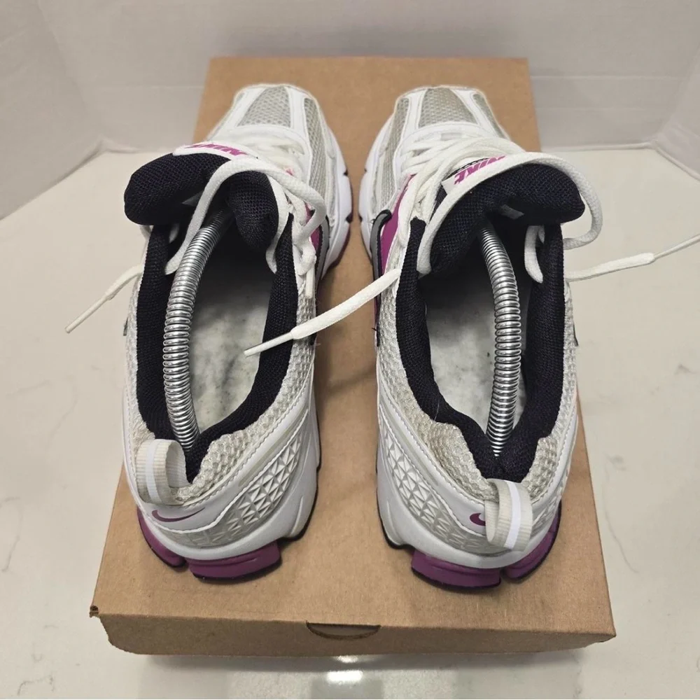 Nike Zoom Vomero‎ 5 Hot Fuchsia size 7Y